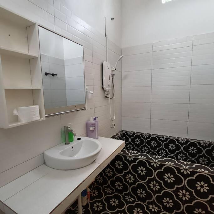 Getaway Hometsay Neaby Batu Ferringghi 4br For 15px Rumah percutian *