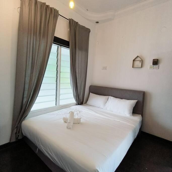 Rumah percutian Getaway Hometsay Neaby Batu Ferringghi 4br For 15px