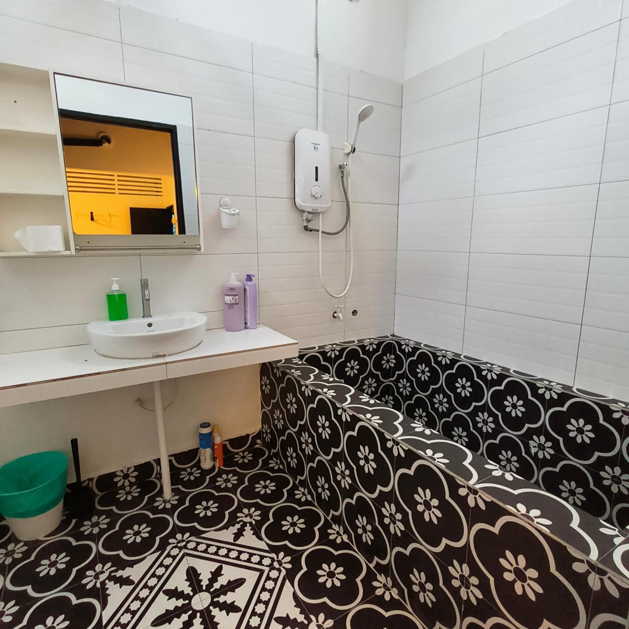 Getaway Hometsay Neaby Batu Ferringghi 4br For 15px Holiday home