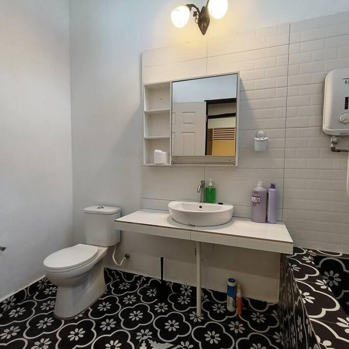 Holiday home Getaway Hometsay Neaby Batu Ferringghi 4br For 15px Tanjung Bungah (Penang)