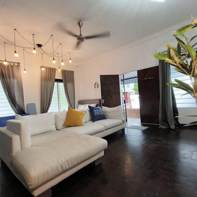 Holiday home Getaway Hometsay Neaby Batu Ferringghi 4br For 15px *