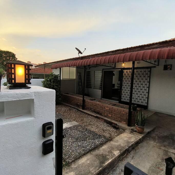 Getaway Hometsay Neaby Batu Ferringghi 4br For 15px Holiday home *