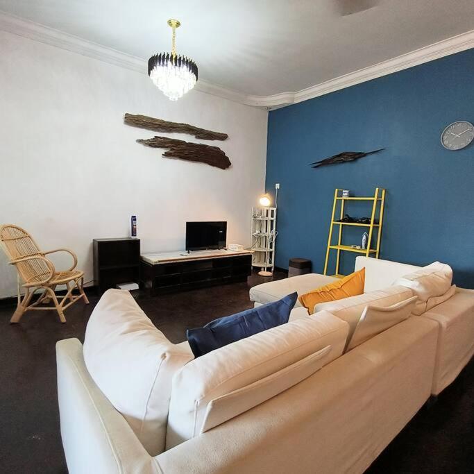 Getaway Hometsay Neaby Batu Ferringghi 4br For 15px * Tanjung Bungah (Penang)