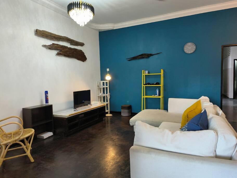 Getaway Hometsay Neaby Batu Ferringghi 4br For 15px Holiday home *