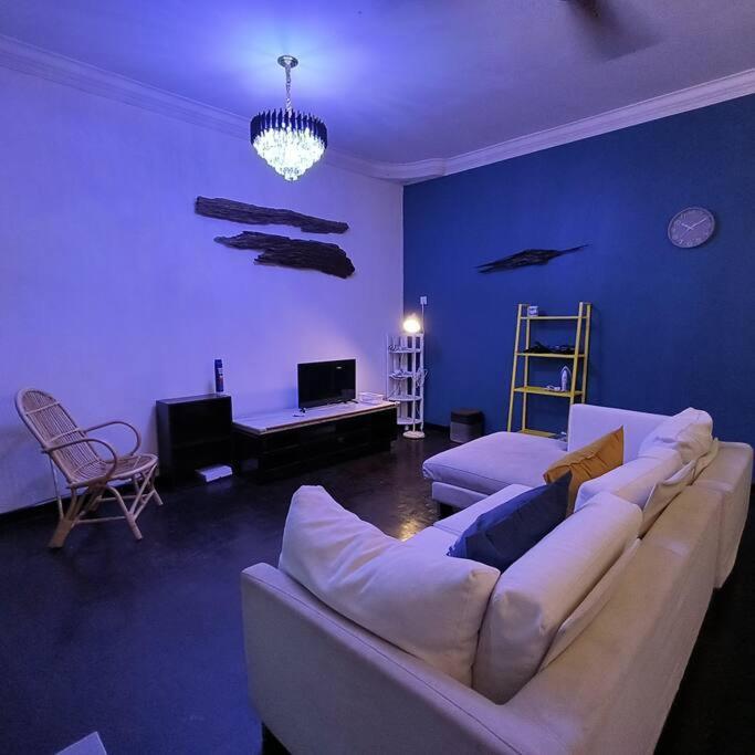 Getaway Hometsay Neaby Batu Ferringghi 4br For 15px Holiday home