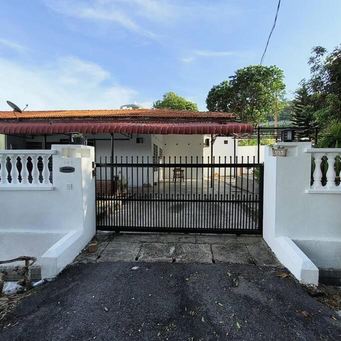 Getaway Hometsay Neaby Batu Ferringghi 4br For 15px *
