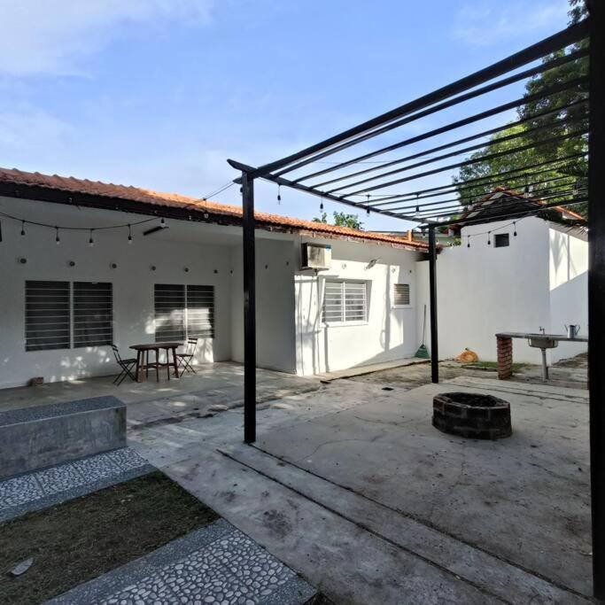 Getaway Hometsay Neaby Batu Ferringghi 4br For 15px