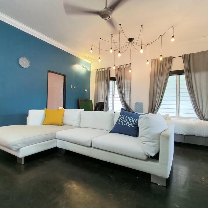 Getaway Hometsay Neaby Batu Ferringghi 4br For 15px *